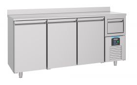 Gekoelde werkbank Koelwerkbank 3 Deuren Incl. Afkloplade voor Koffie - 213,5x60x105 cm Combisteel 7489.5265