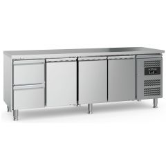 Gekoelde werkbank Koelwerkbank 3 Deuren 2 Laden Met Verstelbare Poten - 223x70x85 cm Combisteel 7950.5165